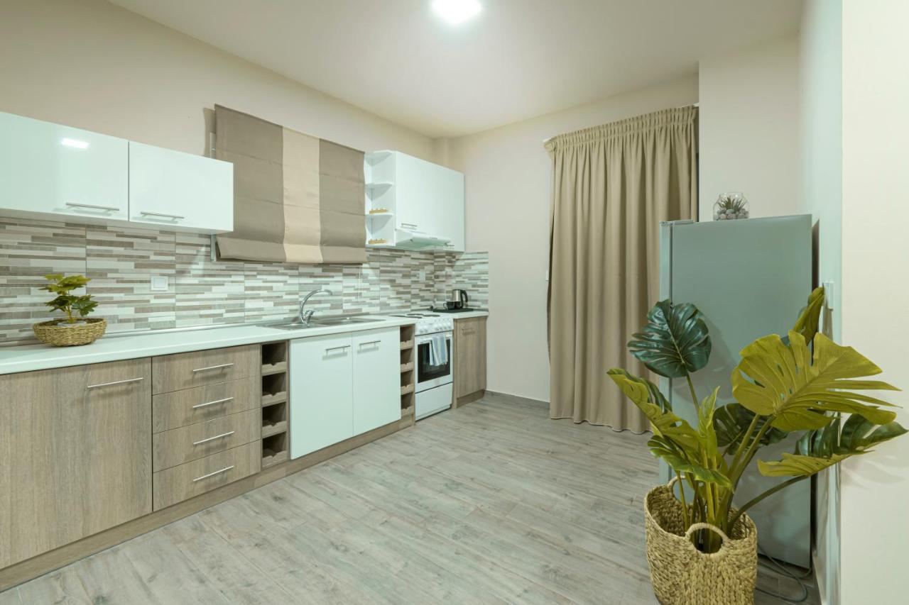 Dedis Apartment's *