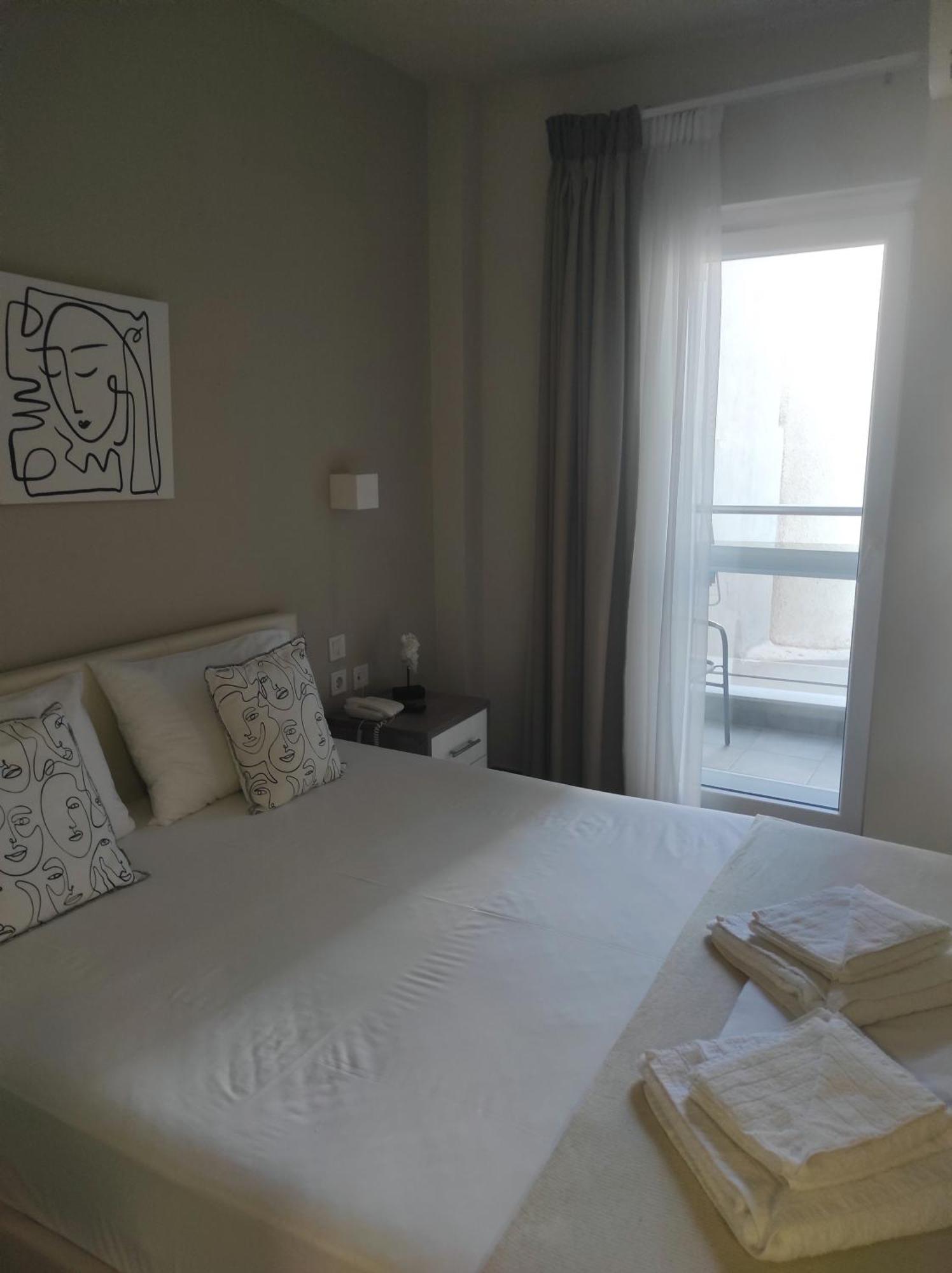 Dedis Apartment's *